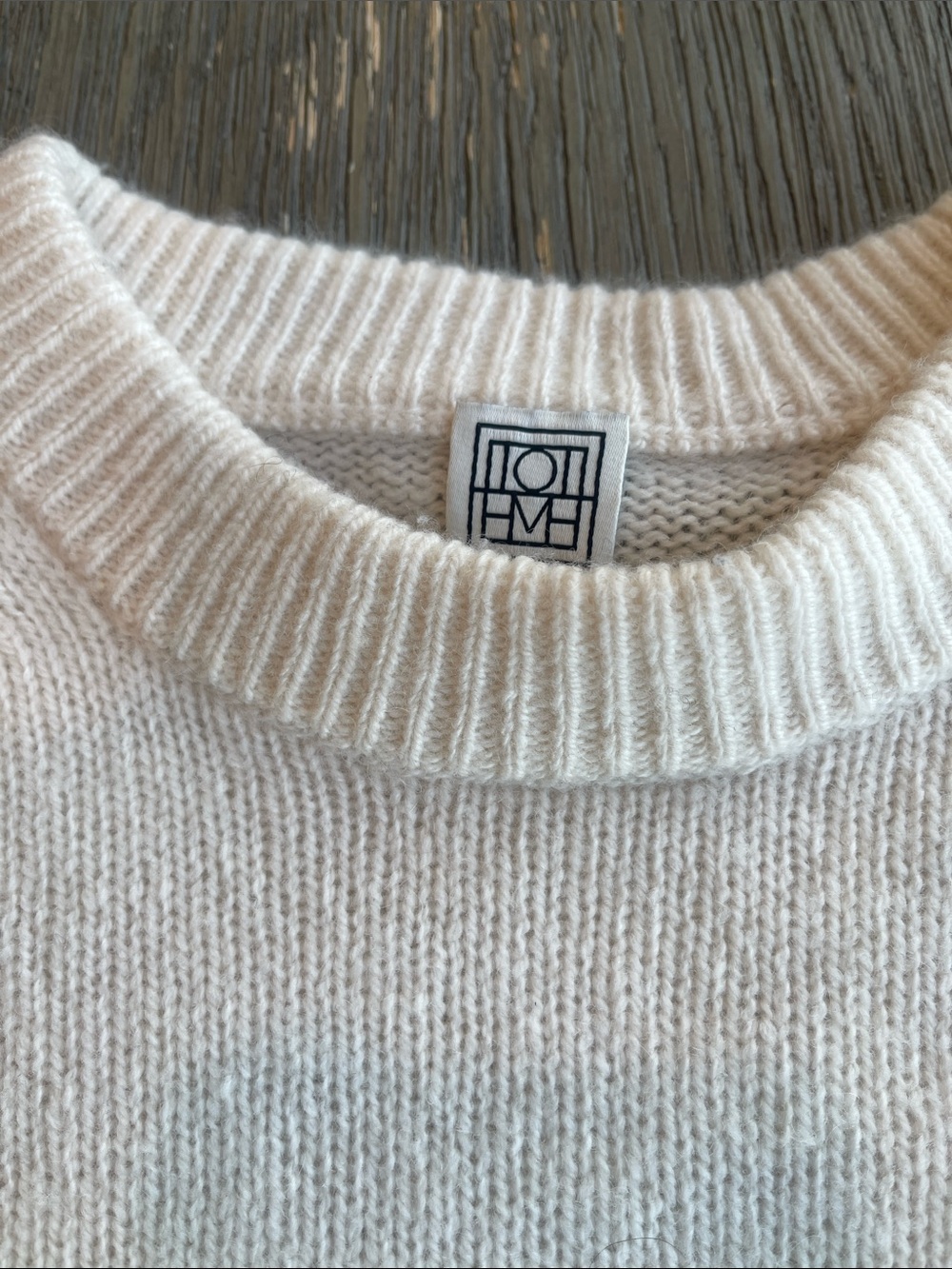 Toteme Bone Monogram Embroidery Knit. XXS - Picture 13 of 16